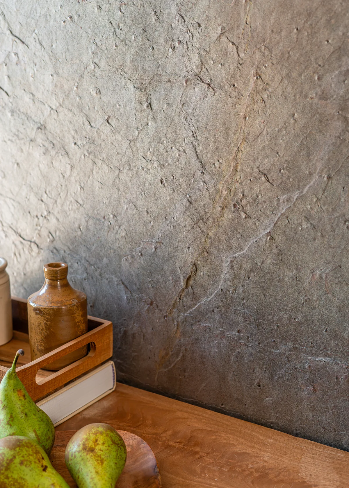 Copper Flame stone veneer, wall scale view