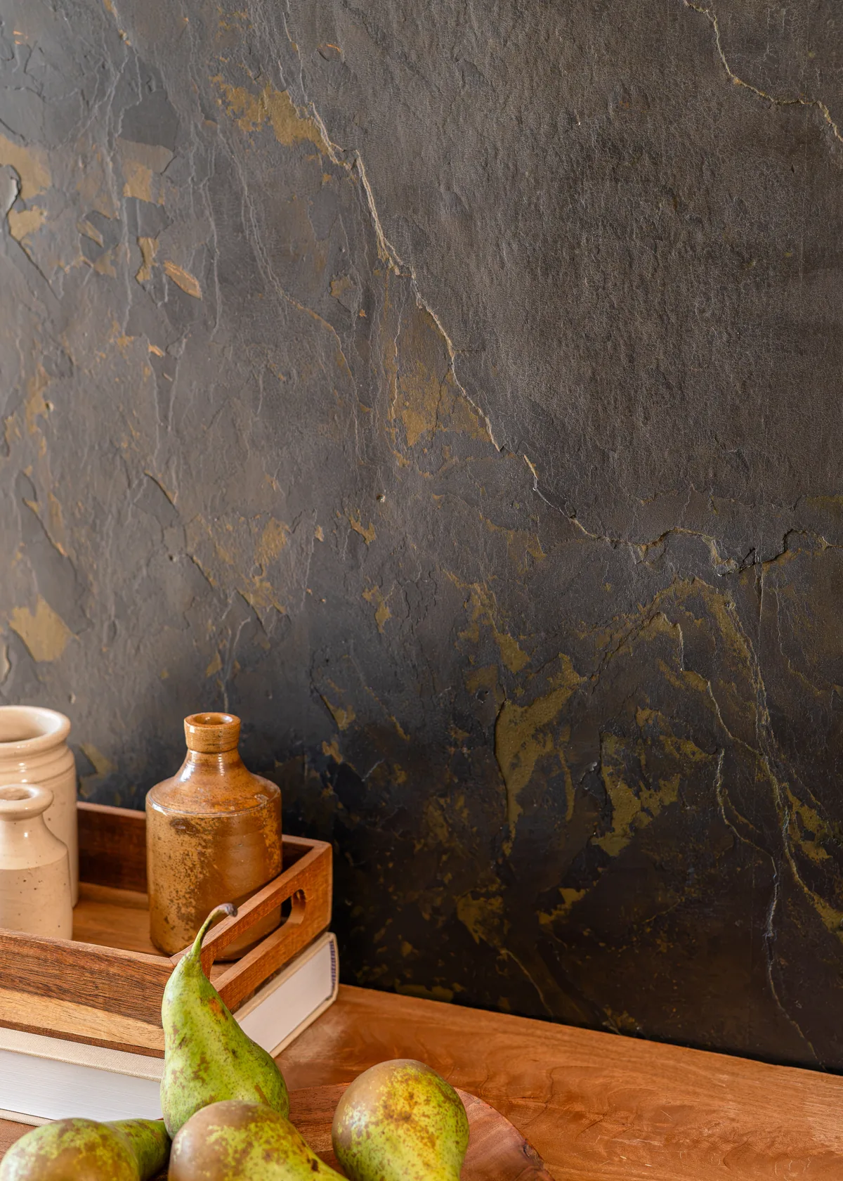 Golden Onyx stone veneer, wall scale view