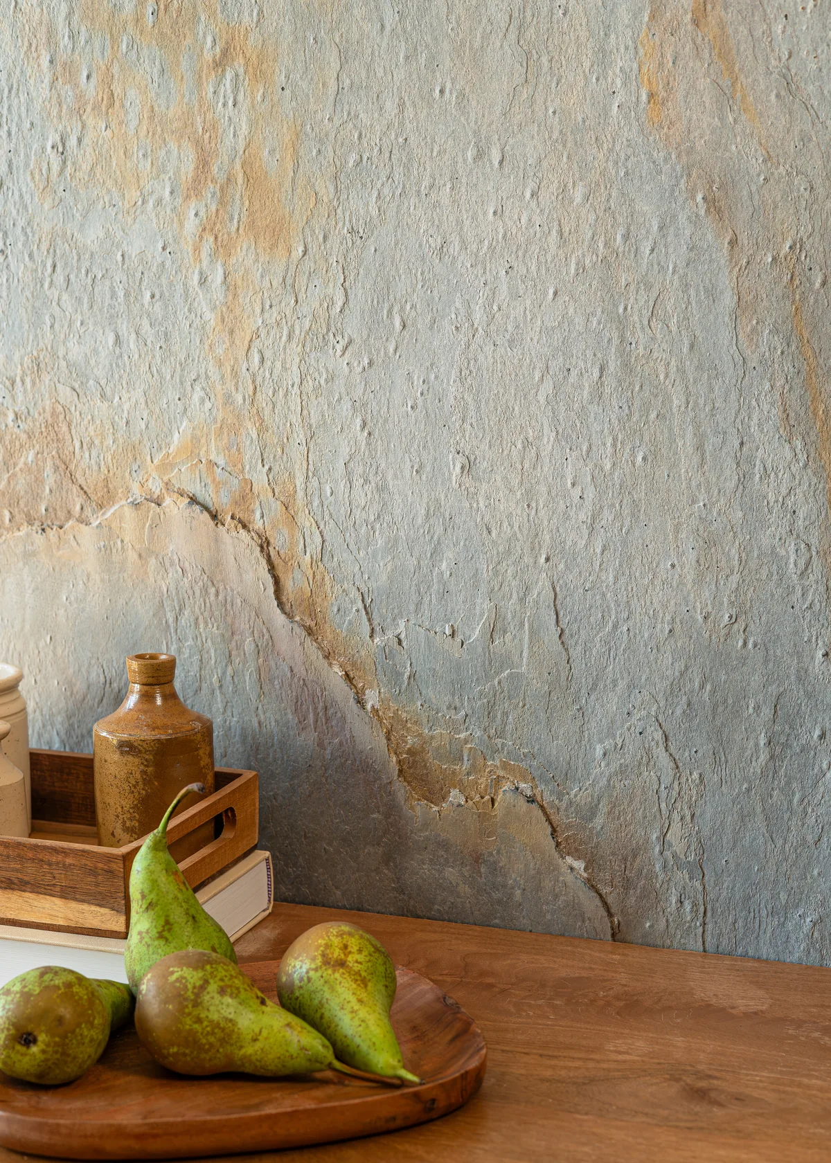 Soft Charcoal stone veneer, wall scale view